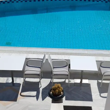 Domna Hotel 2*